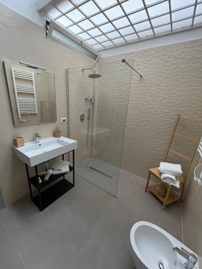 Alex Comfort House * Bari
